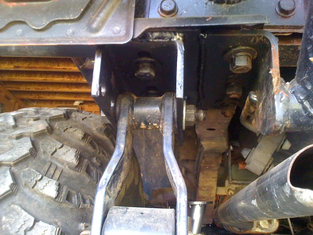 ai190.photobucket.com_albums_z249_99ncxj_xj_20axle_20swap_shacklebrackets014.jpg