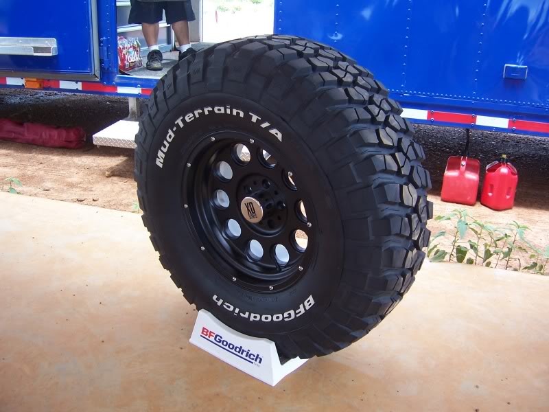 ai20.photobucket.com_albums_b240_Muslhed_Off_Road_20Parts_BFGoodrichKM2.jpg