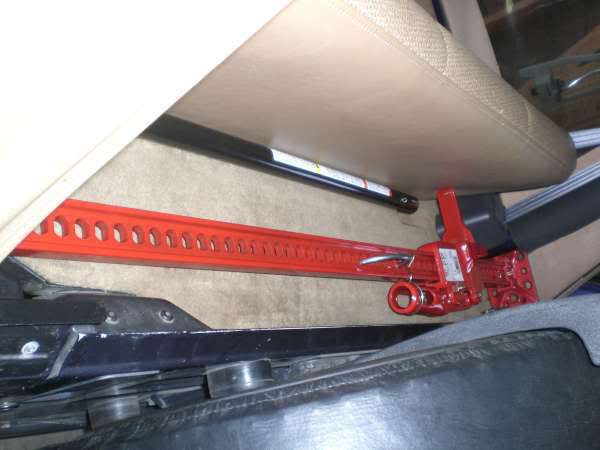 ai208.photobucket.com_albums_bb38_97JeepTJ_Hi_Lift_20Jack_Hi_LiftJackMount010_600.jpg