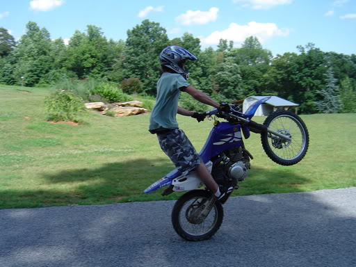 ai21.photobucket.com_albums_b266_Hammerite_05_Dirtbike_Dirtbike1.jpg