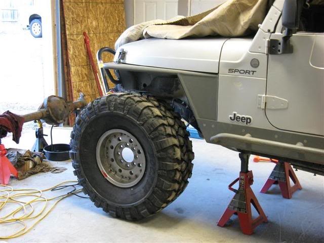 ai22.photobucket.com_albums_b349_foreman1063_Jeep_201_20ton_20build_Day2006Medium.jpg