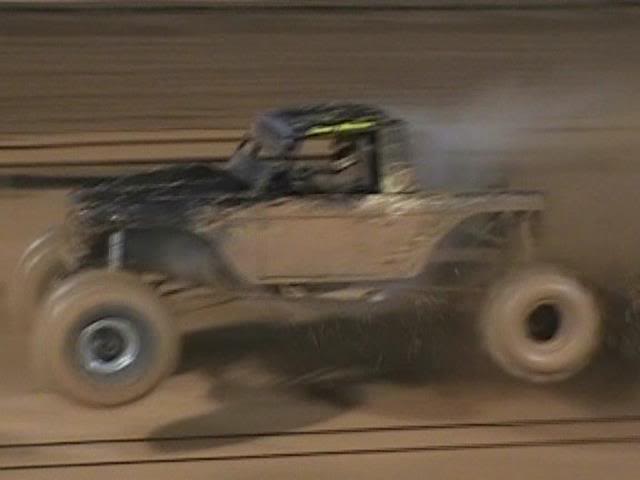 ai227.photobucket.com_albums_dd64_broncocrazy_race3.jpg