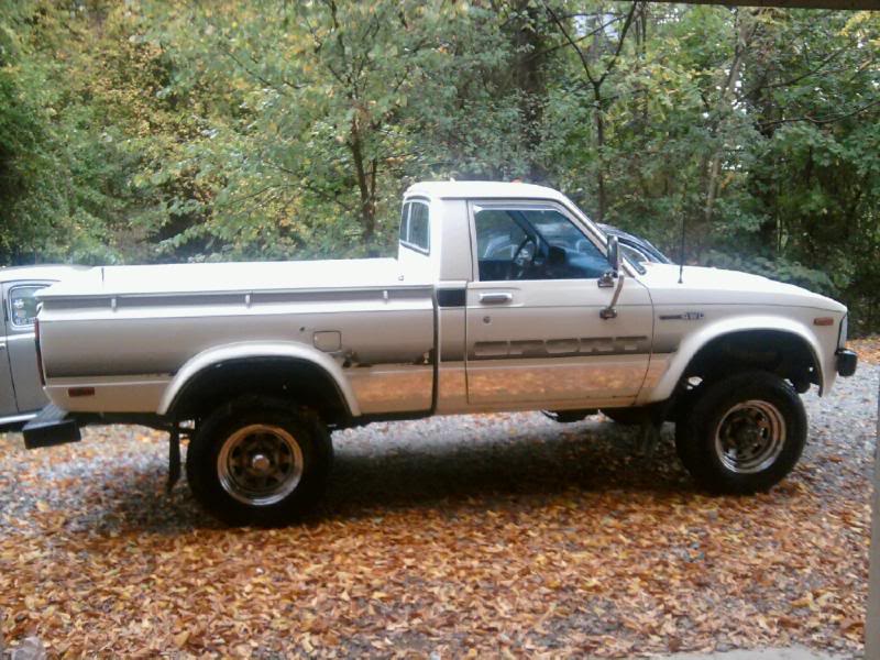 ai23.photobucket.com_albums_b356_vwwomack_1979_20toyota_20pickup_get_attachment_5aspx.jpg