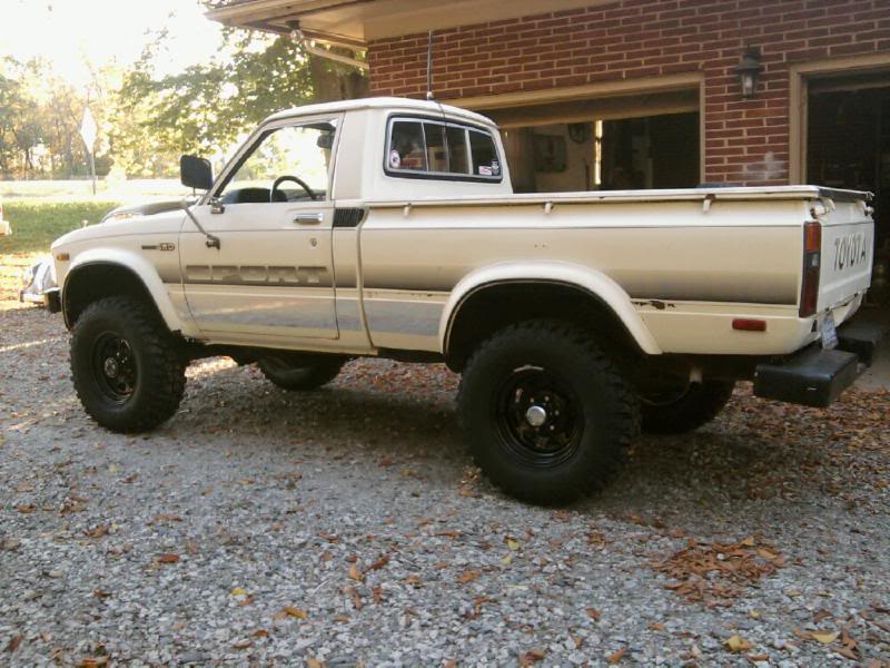 ai23.photobucket.com_albums_b356_vwwomack_1979_20toyota_20pickup_get_attachment_6aspx.jpg