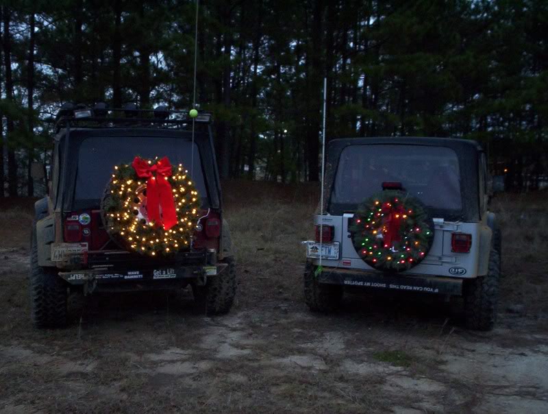 ai23.photobucket.com_albums_b361_my03sport_MerryJeepmas.jpg