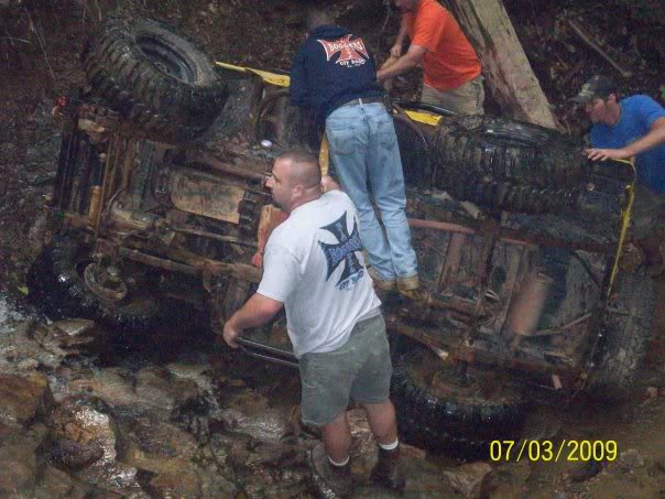ai242.photobucket.com_albums_ff284_OlJeeps_Jeep_20Flop_20Pics_Rollover11CallaWaterfall.jpg