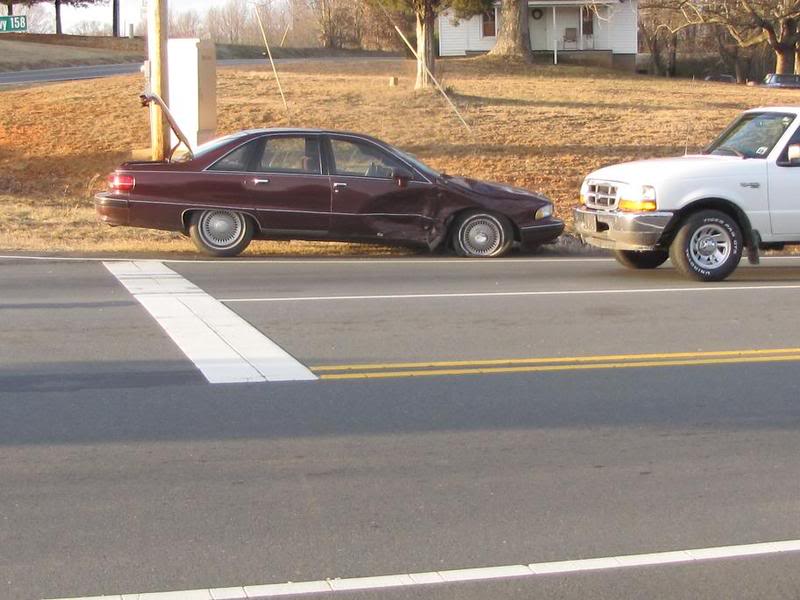 ai249.photobucket.com_albums_gg240_larry450_othercarwreck.jpg