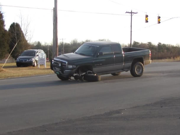 ai249.photobucket.com_albums_gg240_larry450_truckwreck1.jpg