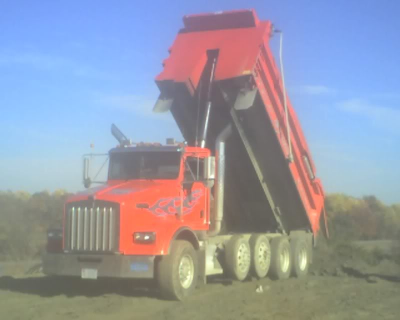 ai25.photobucket.com_albums_c53_toyota231_DumpTruck.jpg