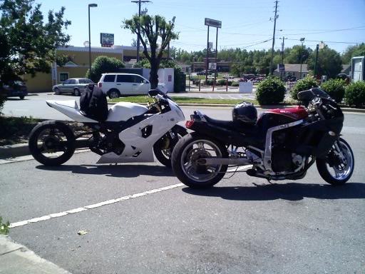 ai25.photobucket.com_albums_c53_toyota231_myandnicksbikes.jpg
