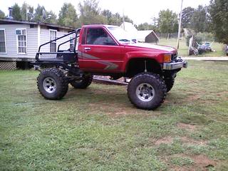 ai256.photobucket.com_albums_hh187_mosh5186_my_20toys_liftedon37s.jpg
