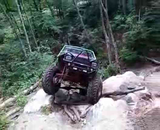 ai277.photobucket.com_albums_kk50_90jeepman_th_Video0017.jpg