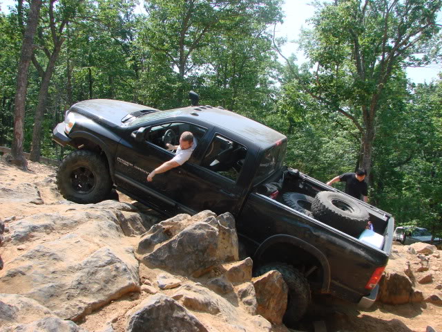 ai278.photobucket.com_albums_kk83_WHITEYBLACKPOWERWAGON_OFFROAD_20PICS_019_1.jpg