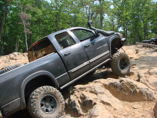 ai278.photobucket.com_albums_kk83_WHITEYBLACKPOWERWAGON_OFFROAD_20PICS_022.jpg