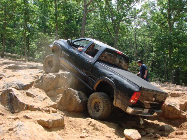 ai278.photobucket.com_albums_kk83_WHITEYBLACKPOWERWAGON_OFFROAD_20PICS_058.jpg