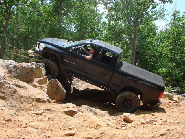 ai278.photobucket.com_albums_kk83_WHITEYBLACKPOWERWAGON_OFFROAD_20PICS_069.jpg