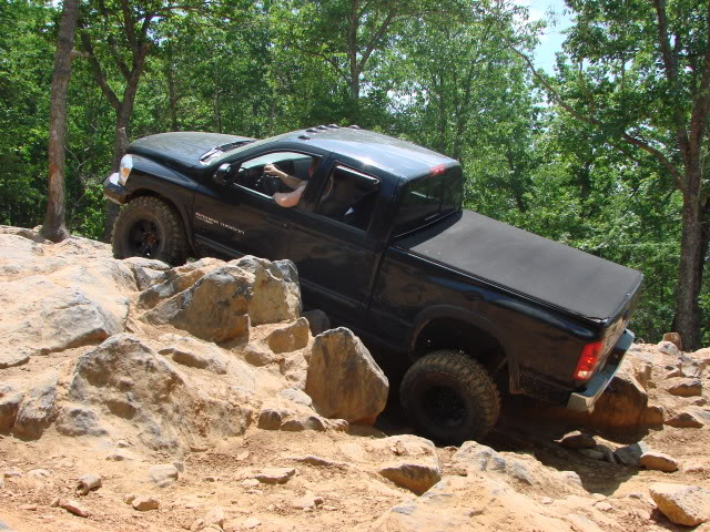 ai278.photobucket.com_albums_kk83_WHITEYBLACKPOWERWAGON_OFFROAD_20PICS_073.jpg