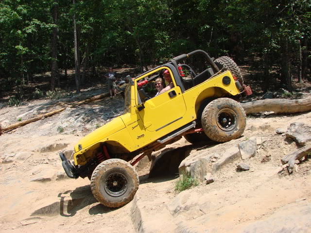 ai278.photobucket.com_albums_kk83_WHITEYBLACKPOWERWAGON_OFFROAD_20PICS_DSC02054.jpg