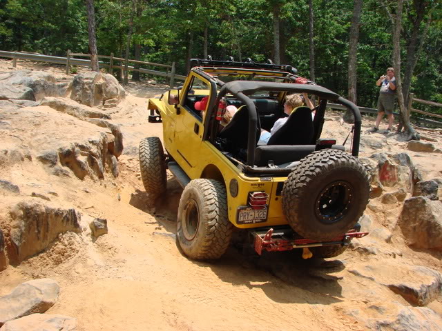 ai278.photobucket.com_albums_kk83_WHITEYBLACKPOWERWAGON_OFFROAD_20PICS_DSC02064.jpg