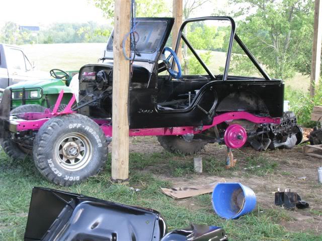 ai279.photobucket.com_albums_kk138_therealjeepgirl_jeep_20build_20pics_paintedjeep005.jpg