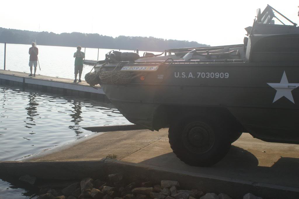 ai286.photobucket.com_albums_ll81_mharding72_DUKW_20swim_IMG_3220.jpg