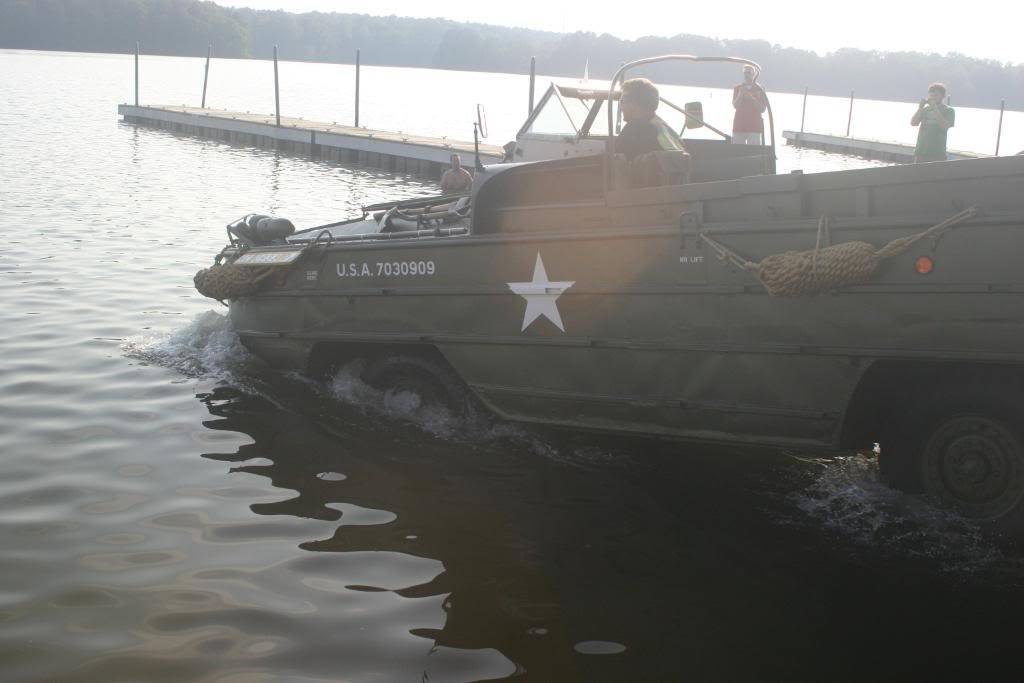 ai286.photobucket.com_albums_ll81_mharding72_DUKW_20swim_IMG_3224.jpg