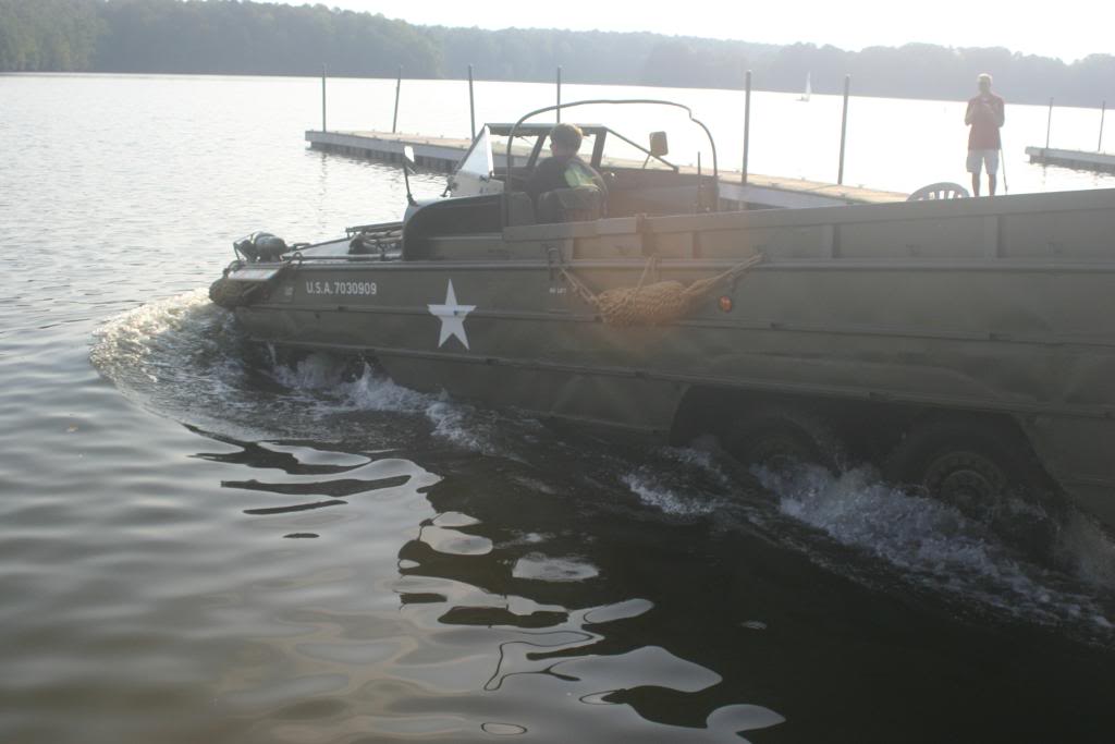 ai286.photobucket.com_albums_ll81_mharding72_DUKW_20swim_IMG_3226.jpg