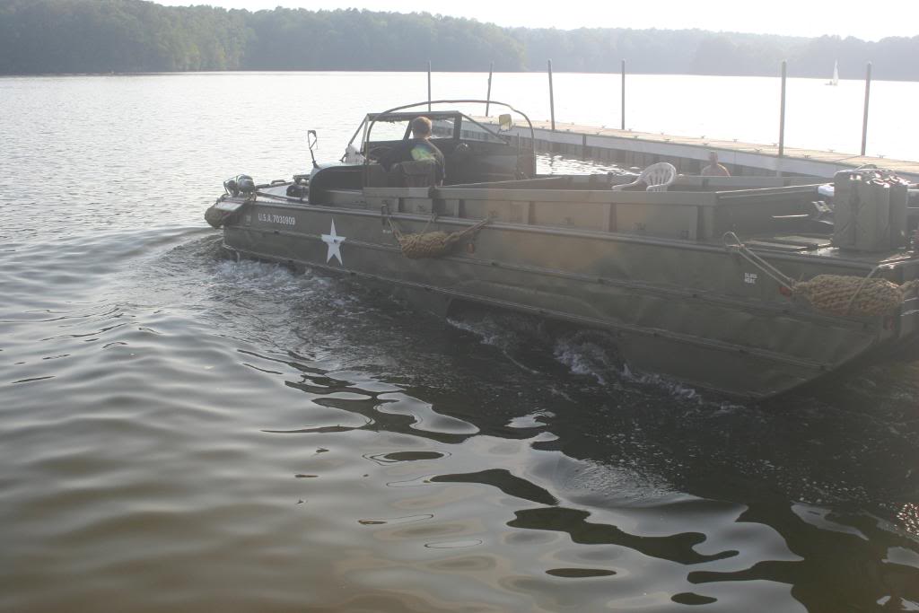 ai286.photobucket.com_albums_ll81_mharding72_DUKW_20swim_IMG_3227.jpg