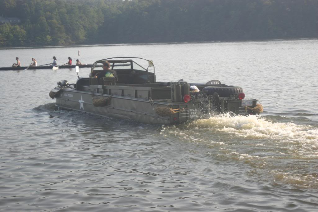 ai286.photobucket.com_albums_ll81_mharding72_DUKW_20swim_IMG_3232.jpg