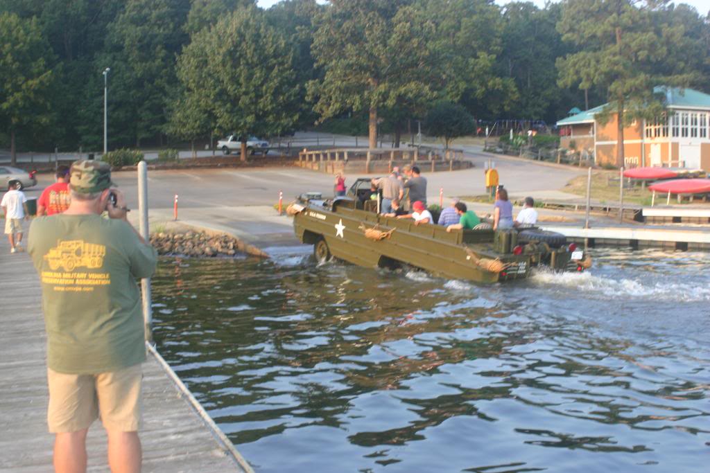 ai286.photobucket.com_albums_ll81_mharding72_DUKW_20swim_IMG_3314.jpg