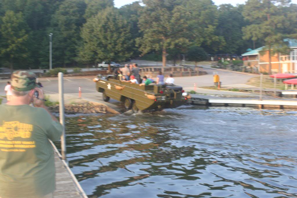 ai286.photobucket.com_albums_ll81_mharding72_DUKW_20swim_IMG_3315.jpg