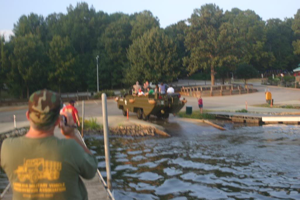 ai286.photobucket.com_albums_ll81_mharding72_DUKW_20swim_IMG_3316.jpg