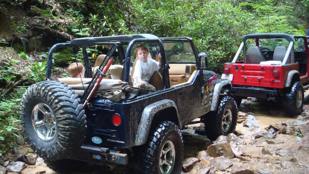 ai298.photobucket.com_albums_mm279_burrellsjeep_016_4.jpg_f330beb86cc5e8701293e679697d6abe.jpg