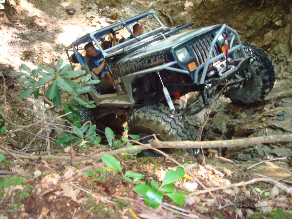 ai298.photobucket.com_albums_mm279_burrellsjeep_TJC_toy_20run_20August_202010_WaterFall3.jpg