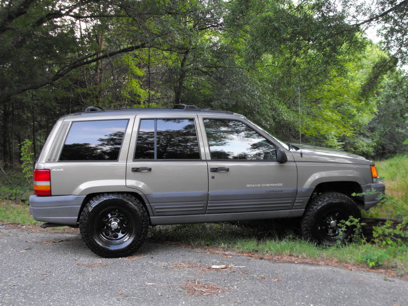 ai3.photobucket.com_albums_y92_juicedcoupe_jeep_20zj_DSCF0813.jpg