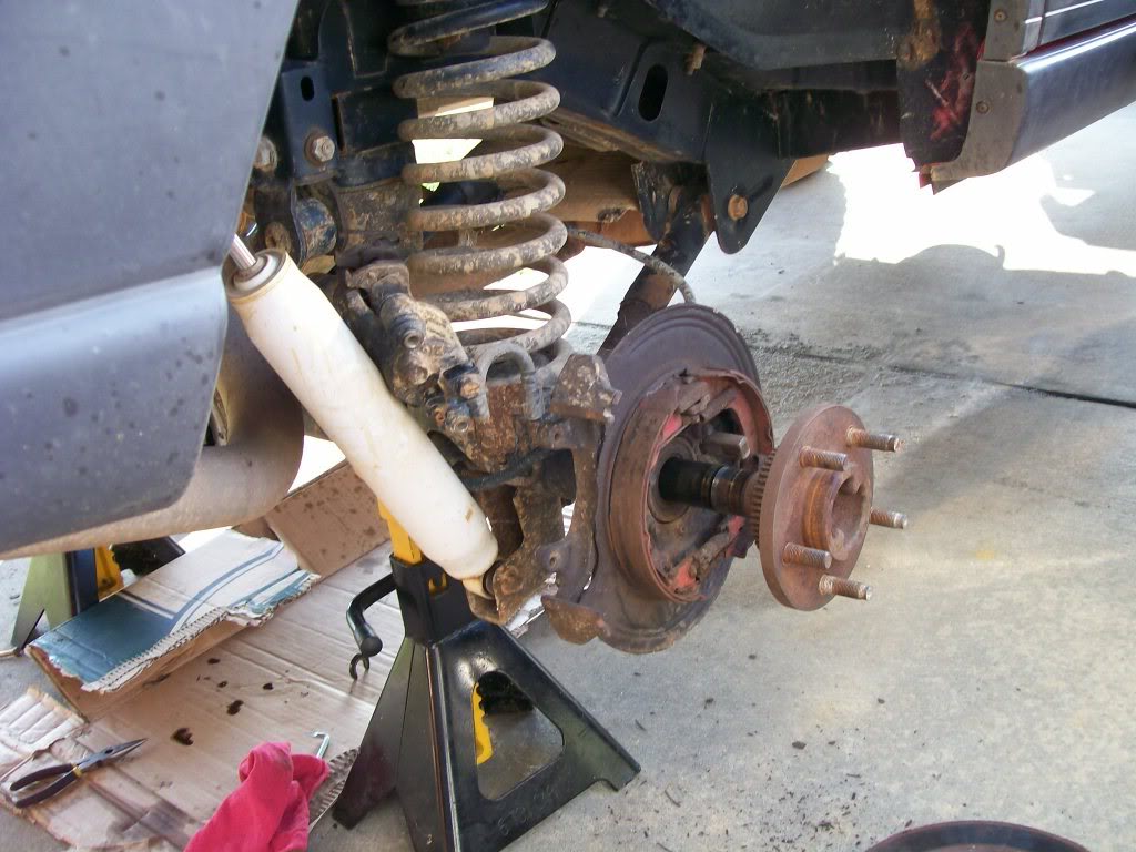 ai303.photobucket.com_albums_nn152_VortecJeep_ZJ_ZJbrakesoffaxleout.jpg