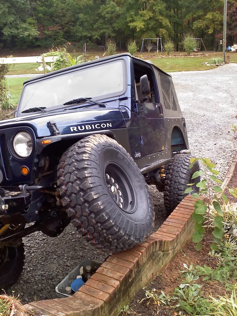 ai358.photobucket.com_albums_oo27_bear132_2009_jeep2.jpg