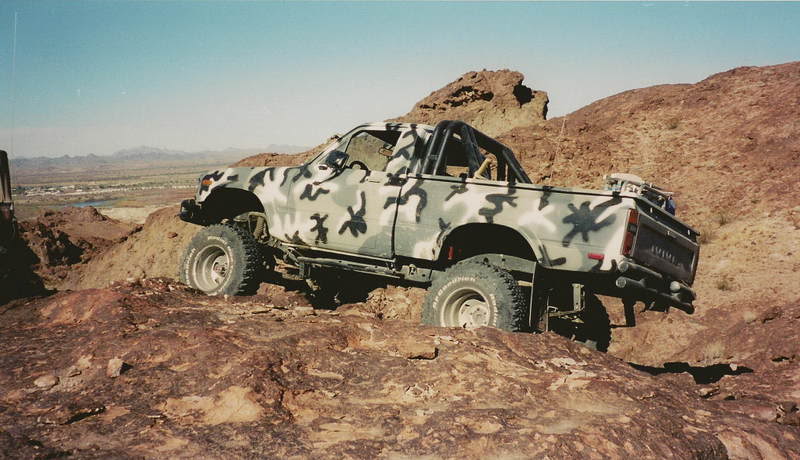 ai36.photobucket.com_albums_e32_sparksbw_2005_1212camotruck0001.jpg