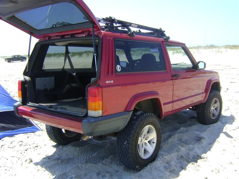 ai36.photobucket.com_albums_e38_slvrathlon_Jeep_BeachLLCJ001.jpg