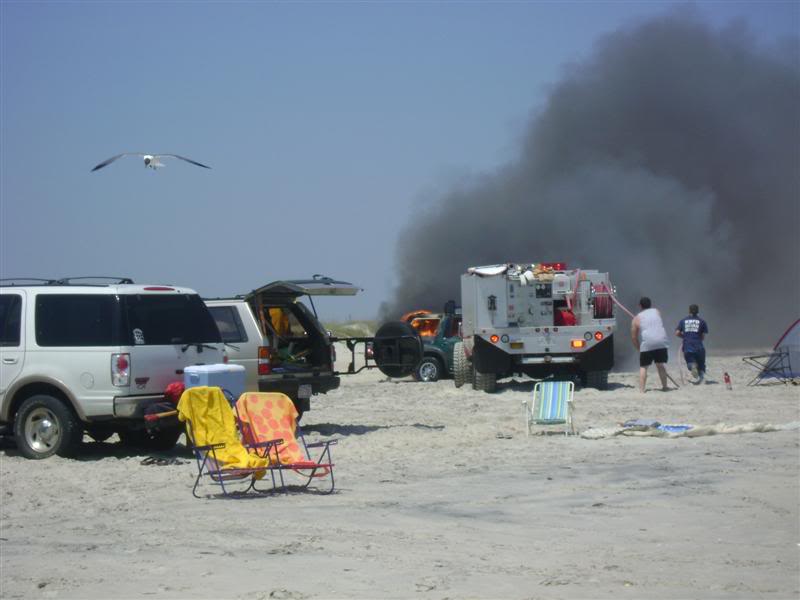 ai36.photobucket.com_albums_e38_slvrathlon_Jeep_BeachLLCJ008.jpg