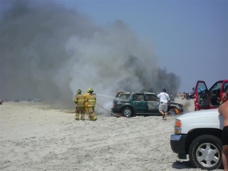 ai36.photobucket.com_albums_e38_slvrathlon_Jeep_BeachLLCJ011.jpg