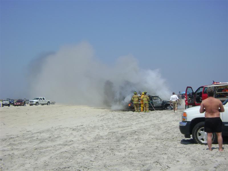 ai36.photobucket.com_albums_e38_slvrathlon_Jeep_BeachLLCJ012.jpg