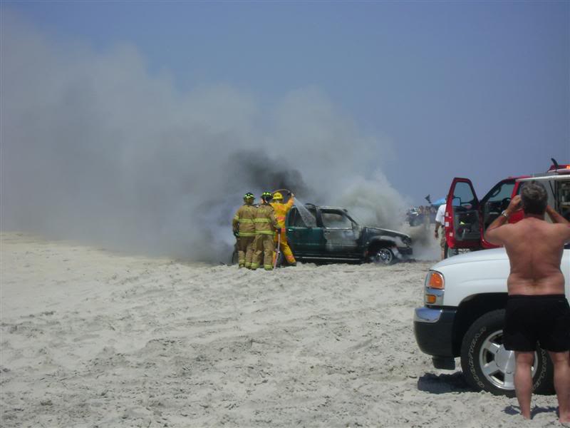 ai36.photobucket.com_albums_e38_slvrathlon_Jeep_BeachLLCJ013.jpg