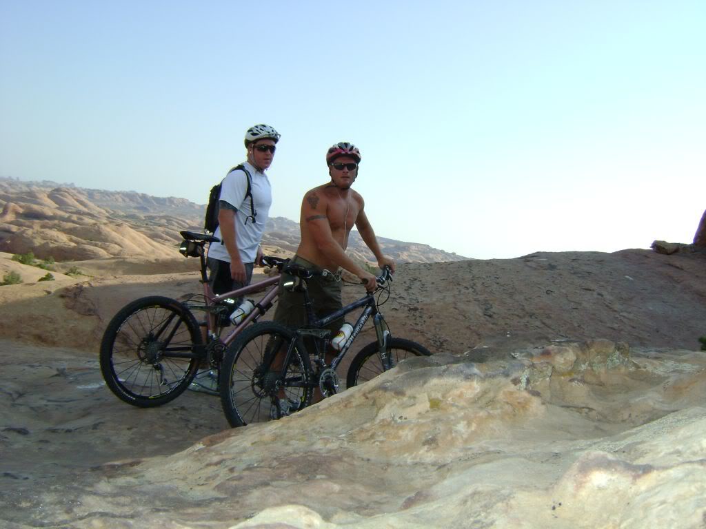 ai36.photobucket.com_albums_e38_slvrathlon_MOAB_Biking020.jpg