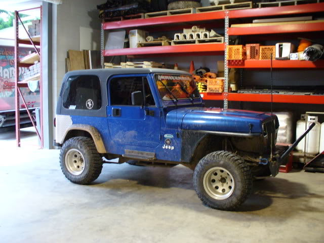 ai38.photobucket.com_albums_e102_boomboom33_Jeep_20Pics_P1000068.jpg