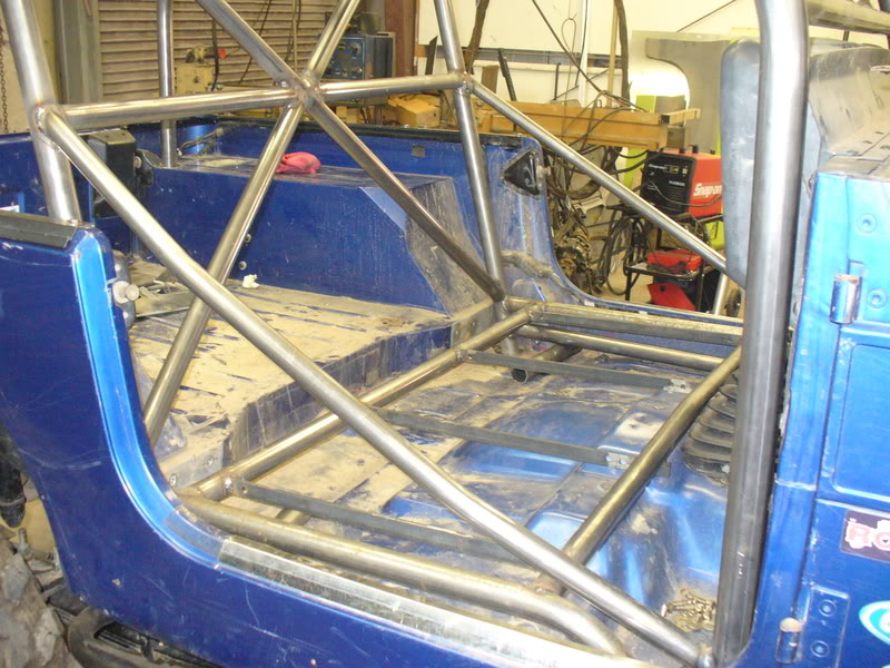 ai38.photobucket.com_albums_e102_boomboom33_New_20Cage_20Pics_P1000428.jpg