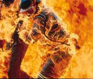 ai401.photobucket.com_albums_pp100_TravZilla_album_flame_suit.jpg