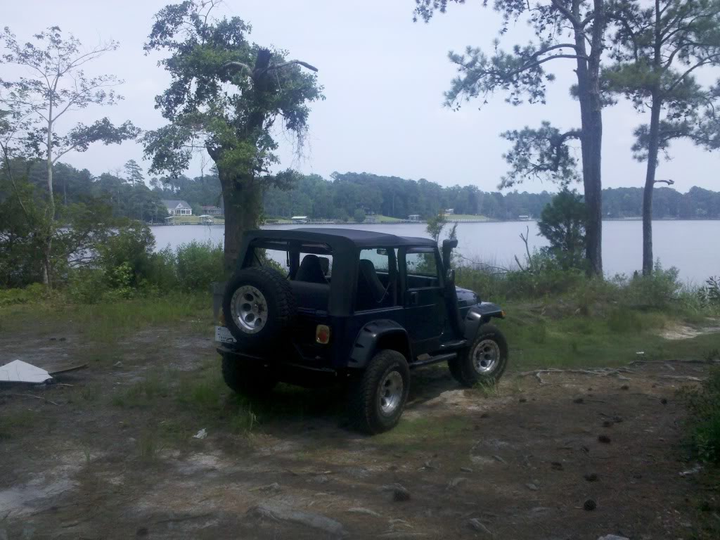 ai414.photobucket.com_albums_pp229_wvatvridingdotcom_JEEP_BairdsCreek.jpg
