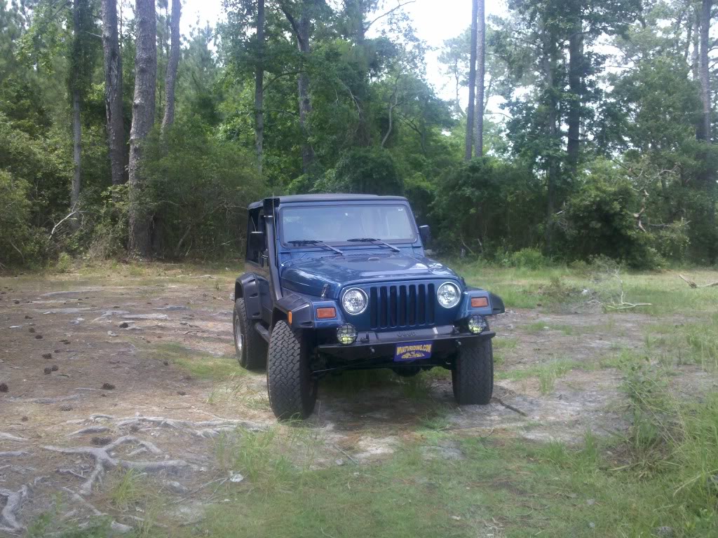 ai414.photobucket.com_albums_pp229_wvatvridingdotcom_JEEP_BairdsCreek2.jpg