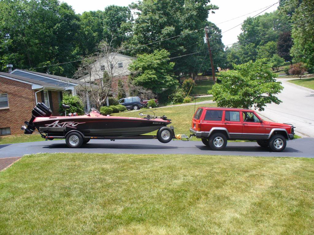 ai418.photobucket.com_albums_pp266_xjtrailrider_big_20red_jeepboatsideview.jpg